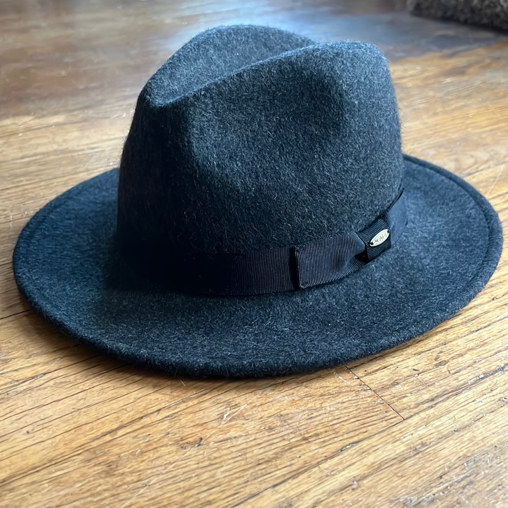 Charcoal grey 100% wool Scala hat. Size small and crushable!